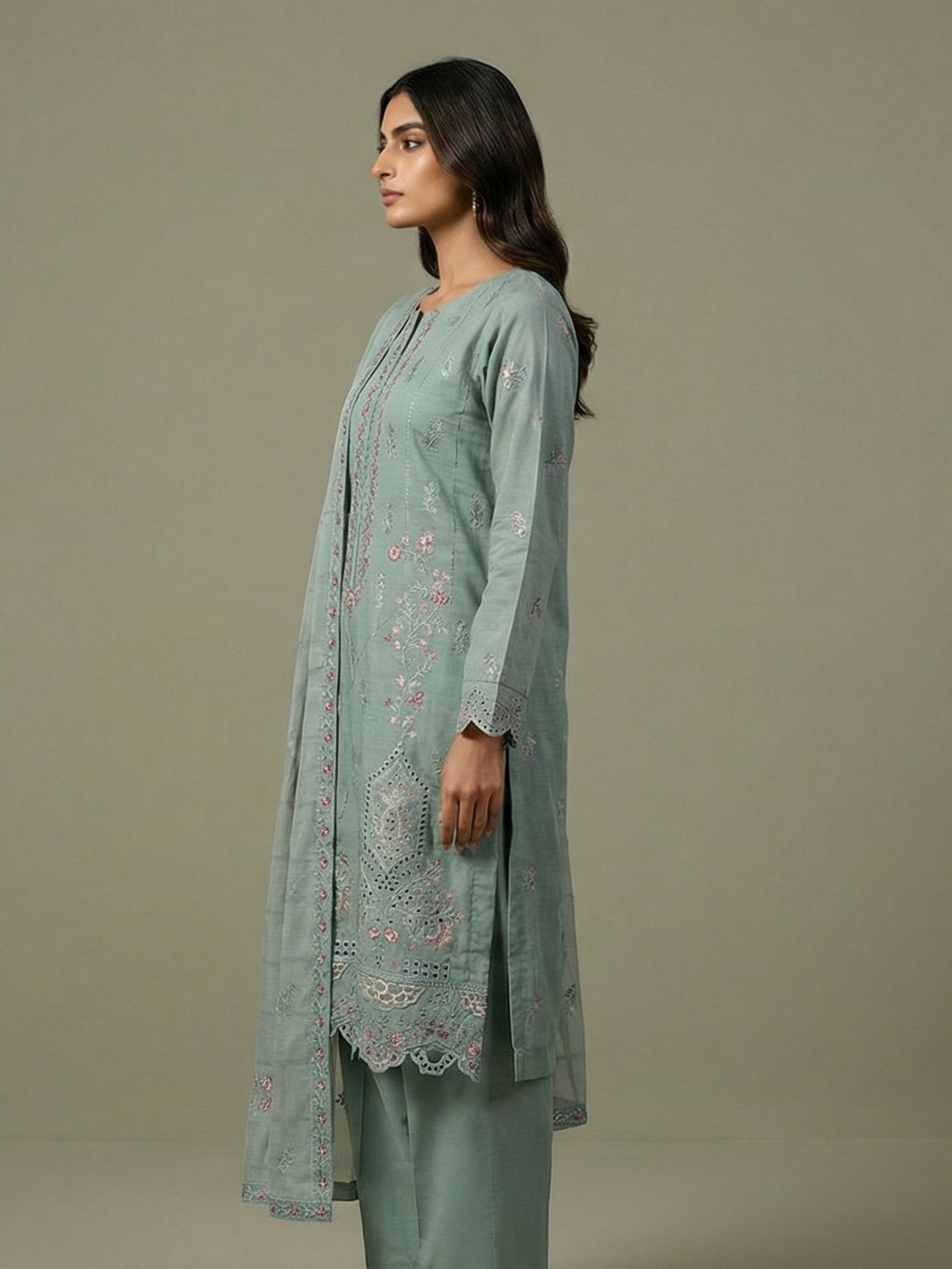 3 Piece - Embroidered Lawn Suit